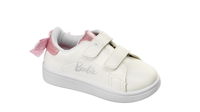 Un tocco di rosa ai piedi con le scarpe Barbie